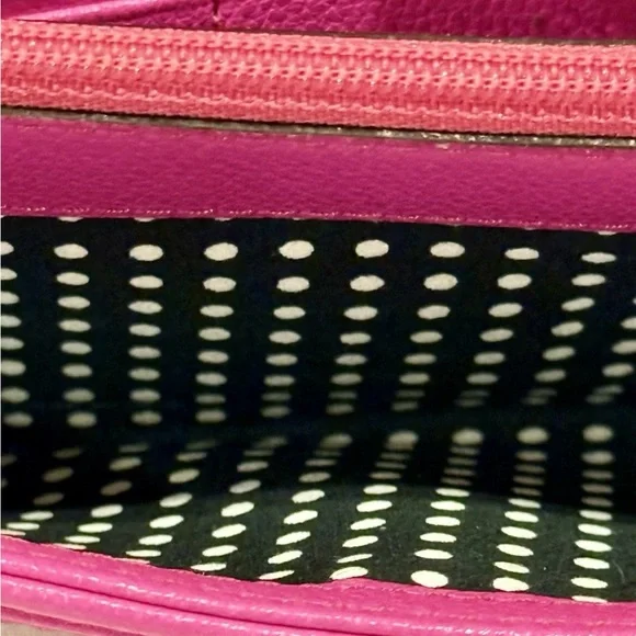 Kate Spade VGUC Bubblegum Pink
Leather VillabellaAve Mara Bow Wristlet
W/COA - Picture 9 of 12